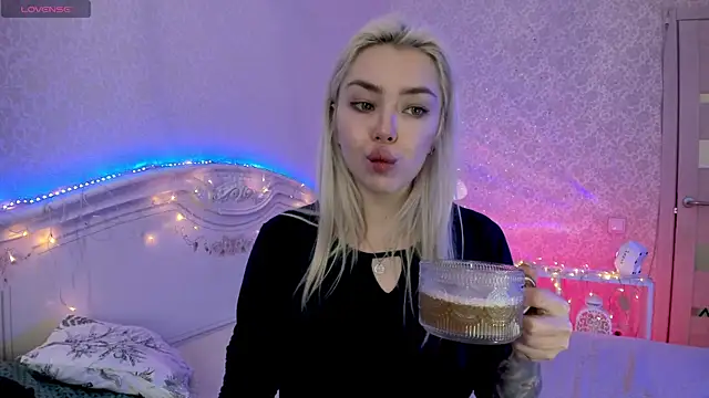 Snapshot of LillyMoure_ chatting on 15, 1, 2026 LillyMoure online show from 15, 1, 2026