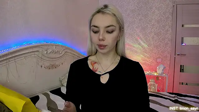 Snapshot of LillyMoure_ chatting on 1, 2, 2026 LillyMoure online show from 1, 2, 2026