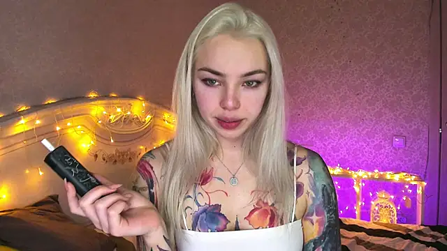 Snapshot of LillyMoure_ chatting on 5, 2, 2026 LillyMoure online show from 5, 2, 2026