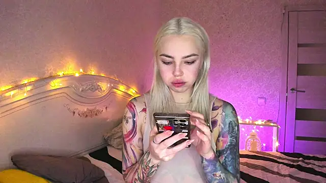 Snapshot of LillyMoure_ chatting on 5, 2, 2026 LillyMoure online show from 5, 2, 2026