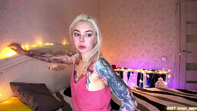 Snapshot of LillyMoure_ chatting on 14, 2, 2026 LillyMoure online show from 14, 2, 2026