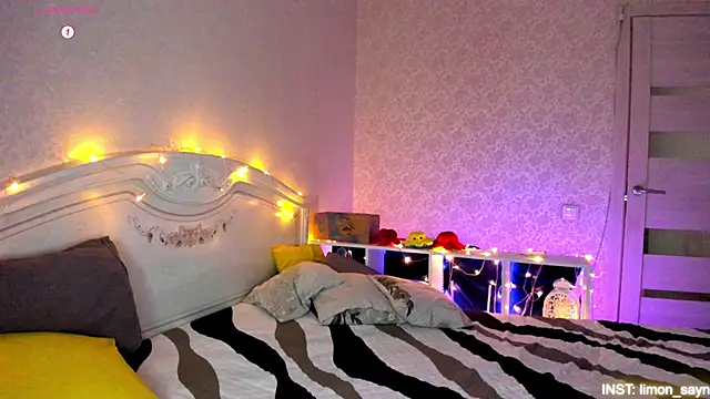 Snapshot of LillyMoure_ chatting on 16, 2, 2026 LillyMoure online show from 16, 2, 2026