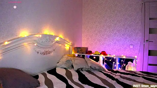 Snapshot of LillyMoure_ chatting on 17, 2, 2026 LillyMoure online show from 17, 2, 2026