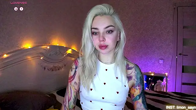 Snapshot of LillyMoure_ chatting on 18, 2, 2026 LillyMoure online show from 18, 2, 2026