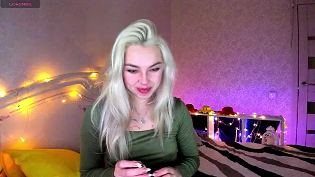 Snapshot of LillyMoure_ chatting on 22, 2, 2026 LillyMoure online show from 22, 2, 2026