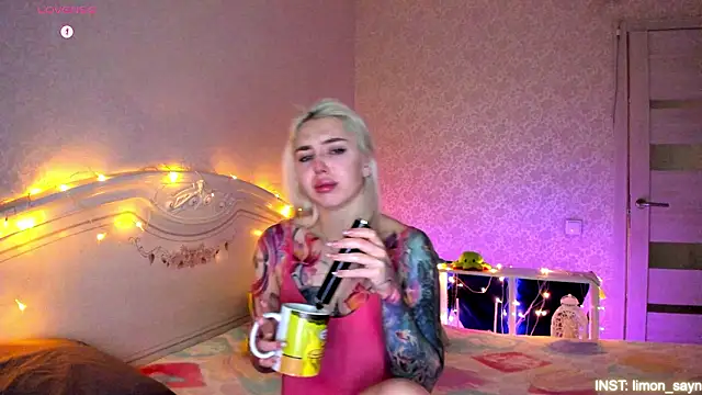 Snapshot of LillyMoure_ chatting on 26, 2, 2026 LillyMoure online show from 26, 2, 2026