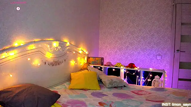 Snapshot of LillyMoure_ chatting on 27, 2, 2026 LillyMoure online show from 27, 2, 2026