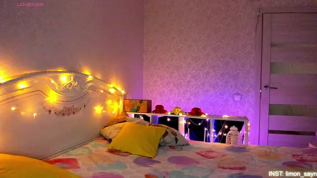 Snapshot of LillyMoure_ chatting on 14, 3, 2026 LillyMoure online show from 14, 3, 2026