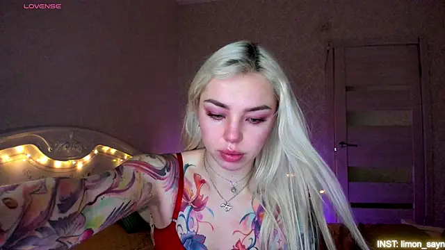 LillyMoure  online show from 24, 4, 2026