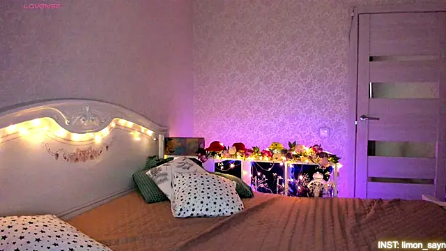 LillyMoure  online show from 25, 4, 2026