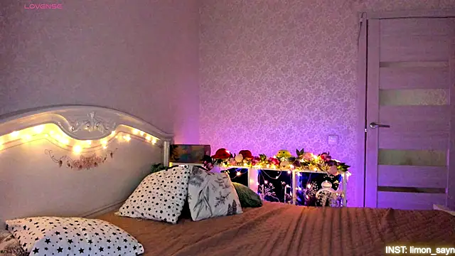 LillyMoure  online show from 27, 4, 2026