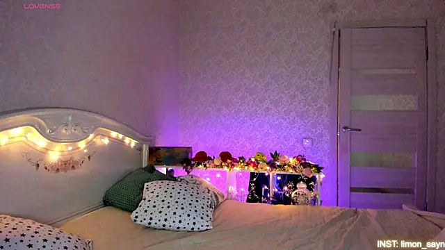 Snapshot of LillyMoure_ chatting on 11, 5, 2026 LillyMoure online show from 11, 5, 2026