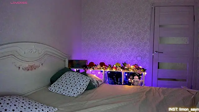 Snapshot of LillyMoure_ chatting on 21, 5, 2026 LillyMoure online show from 21, 5, 2026