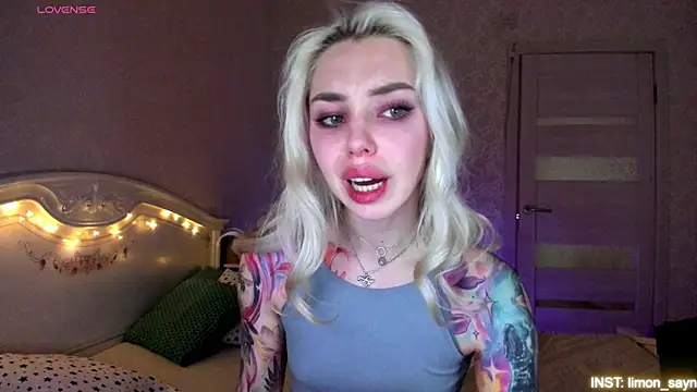 Snapshot of LillyMoure_ chatting on 2, 6, 2026 LillyMoure online show from 2, 6, 2026