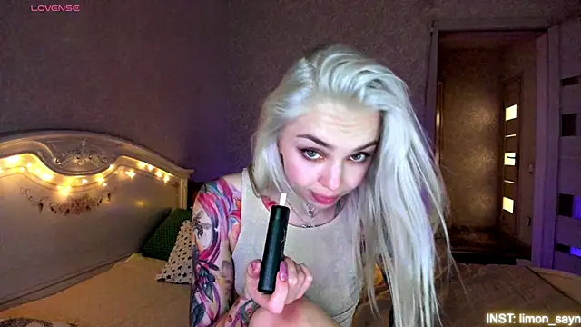 Snapshot of LillyMoure_ chatting on 11, 6, 2026 LillyMoure online show from 11, 6, 2026