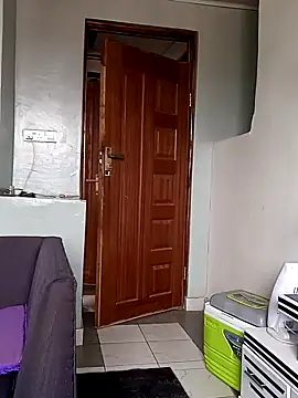 Prettybecs online show from 10, 12, 2024