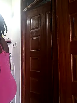 Prettybecs online show from 4, 3, 2025