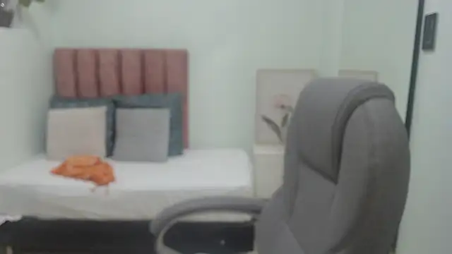 sophia hadid online show from 4, 3, 2026