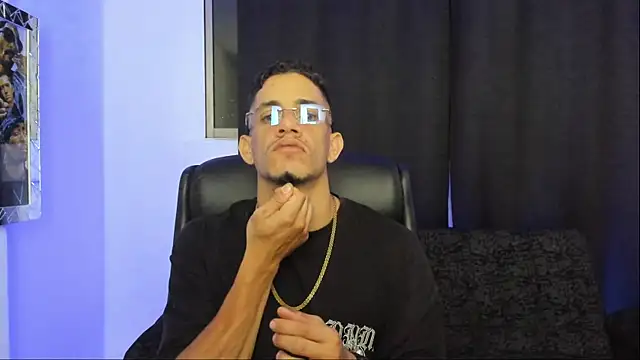 jhonnysnow17 online show from 22, 4, 2026