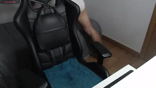 Snapshot of cutehairymacho chatting on 2, 12, 2024 cutehairymacho online show from 2, 12, 2024