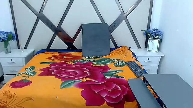 ChloexBigAss online show from 2, 1, 2025