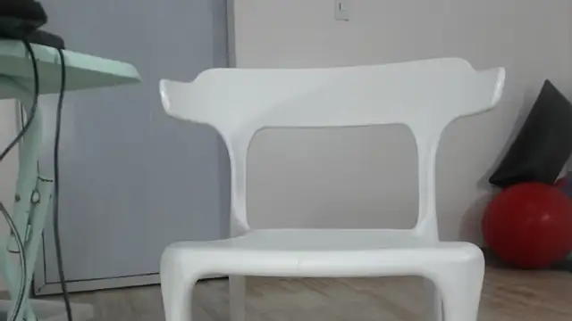 girl squiting online show from 14, 9, 2025