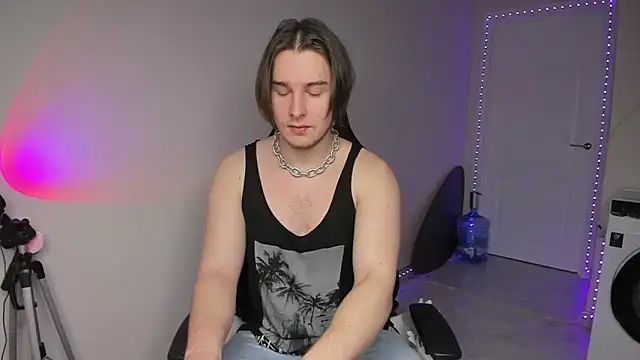 Snapshot of Vincent_Strong chatting on 6, 12, 2024 Vincent Strong online show from 6, 12, 2024