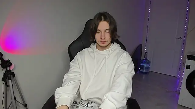 Snapshot of Vincent_Strong chatting on 10, 12, 2024 Vincent Strong online show from 10, 12, 2024