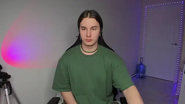 Snapshot of Vincent_Strong chatting on 18, 12, 2024 Vincent Strong online show from 18, 12, 2024