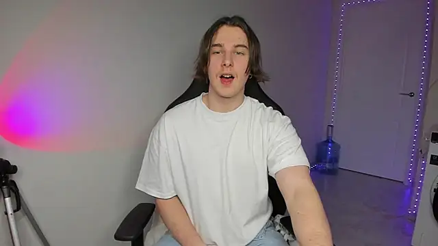 Snapshot of Vincent_Strong chatting on 20, 12, 2024 Vincent Strong online show from 20, 12, 2024