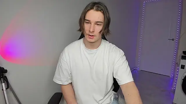 Snapshot of Vincent_Strong chatting on 21, 12, 2024 Vincent Strong online show from 21, 12, 2024