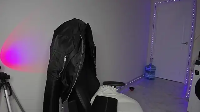 Snapshot of Vincent_Strong chatting on 23, 12, 2024 Vincent Strong online show from 23, 12, 2024