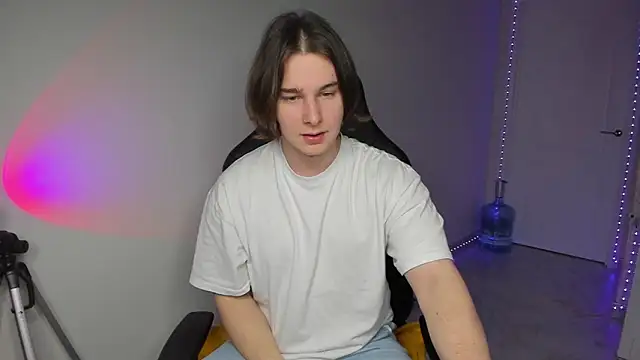 Snapshot of Vincent_Strong chatting on 28, 12, 2024 Vincent Strong online show from 28, 12, 2024