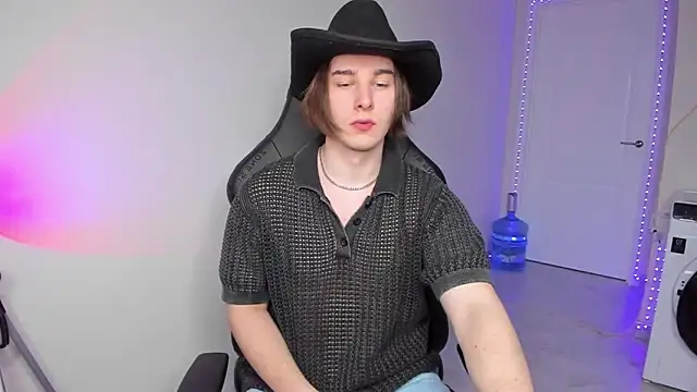 Snapshot of Vincent_Strong chatting on 6, 1, 2025 Vincent Strong online show from 6, 1, 2025