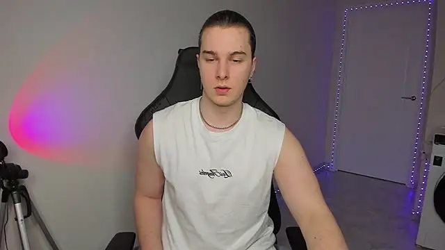 Snapshot of Vincent_Strong chatting on 2, 2, 2025 Vincent Strong online show from 2, 2, 2025