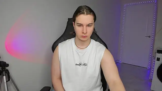 Snapshot of Vincent_Strong chatting on 3, 2, 2025 Vincent Strong online show from 3, 2, 2025