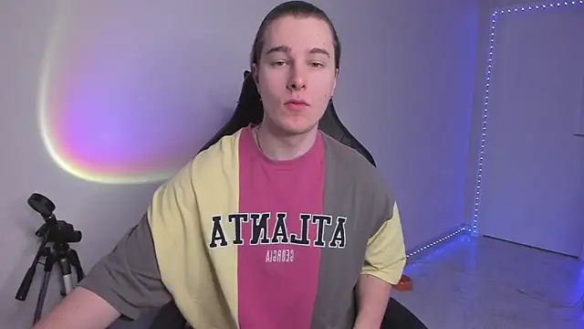 Snapshot of Vincent_Strong chatting on 13, 2, 2025 Vincent Strong online show from 13, 2, 2025