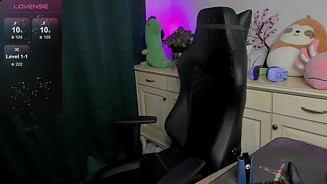 Snapshot of Vincent_Strong chatting on 10, 9, 2025 Vincent Strong online show from 10, 9, 2025