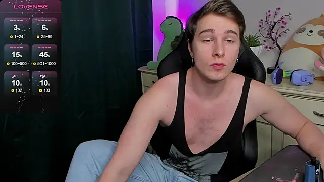 Snapshot of Vincent_Strong chatting on 12, 9, 2025 Vincent Strong online show from 12, 9, 2025