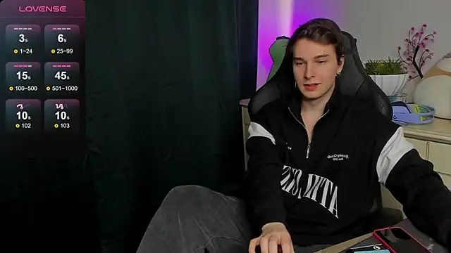 Snapshot of Vincent_Strong chatting on 29, 9, 2025 Vincent Strong online show from 29, 9, 2025