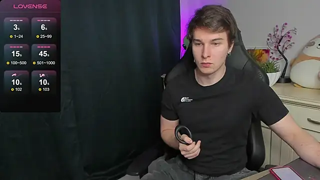 Snapshot of Vincent_Strong chatting on 12, 10, 2025 Vincent Strong online show from 12, 10, 2025