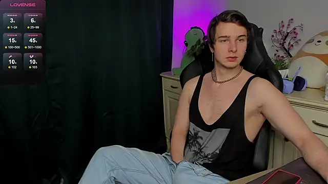 Snapshot of Vincent_Strong chatting on 25, 10, 2025 Vincent Strong online show from 25, 10, 2025