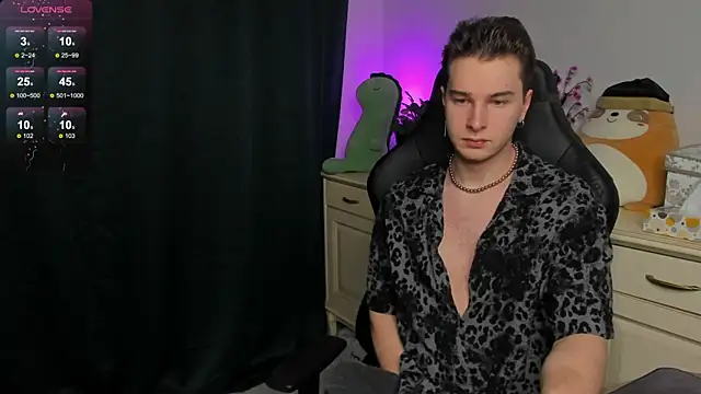 Snapshot of Vincent_Strong chatting on 4, 12, 2025 Vincent Strong online show from 4, 12, 2025