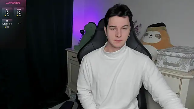 Snapshot of Vincent_Strong chatting on 14, 12, 2025 Vincent Strong online show from 14, 12, 2025