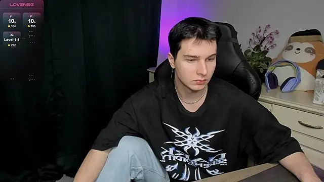 Snapshot of Vincent_Strong chatting on 15, 12, 2025 Vincent Strong online show from 15, 12, 2025