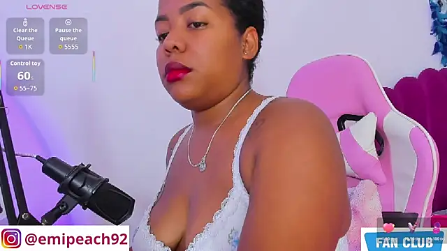 Snapshot of samanthaabloom chatting on 1, 5, 2026 samanthaabloom online show from 1, 5, 2026