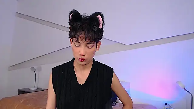 hot little bunny online show from 8, 2, 2025