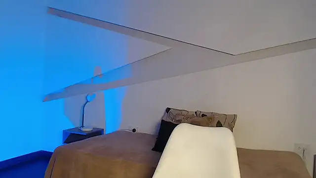 hot little bunny online show from 17, 11, 2025