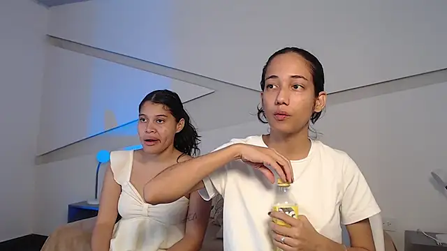 hot little bunny online show from 14, 12, 2025