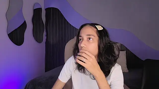 hot little bunny online show from 27, 4, 2026